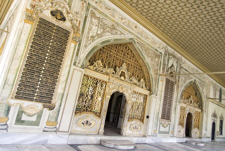 Istanbul: Best City Highlights Guided Tour with Tukish Lunch - Mercedes Pickup and a Day That Starts Easy
