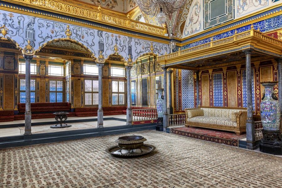 Istanbul: Best of the City Private Full-Day Walking Tour - Sultanahmet Square (guided 30 minutes): the quick orientation stop