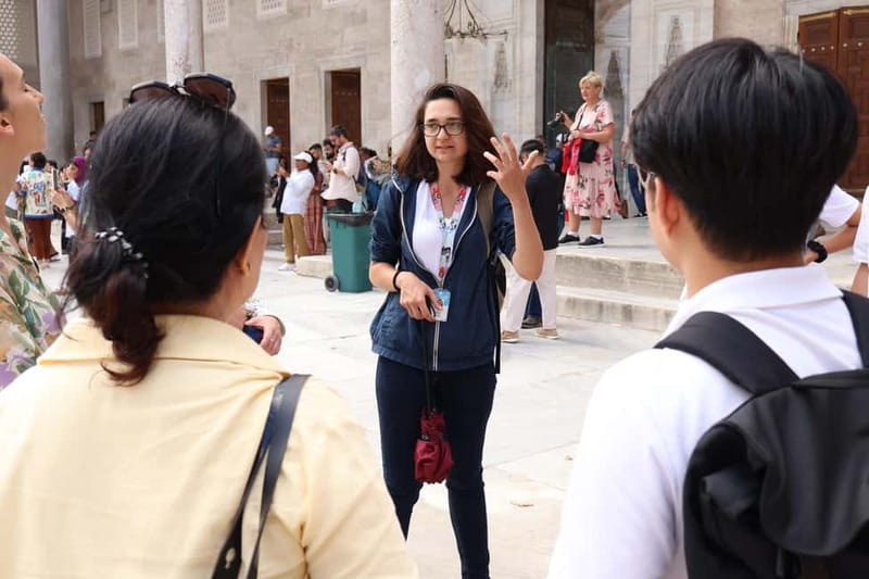 Istanbul: Blue Mosque, Basilica Cistern & Spice Bazaar Tour - Clothes and etiquette: the fastest way to avoid headaches