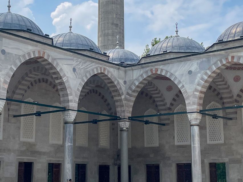 Istanbul: Blue Mosque Guided Tour - Courtyards and Old City walk: where the story actually starts
