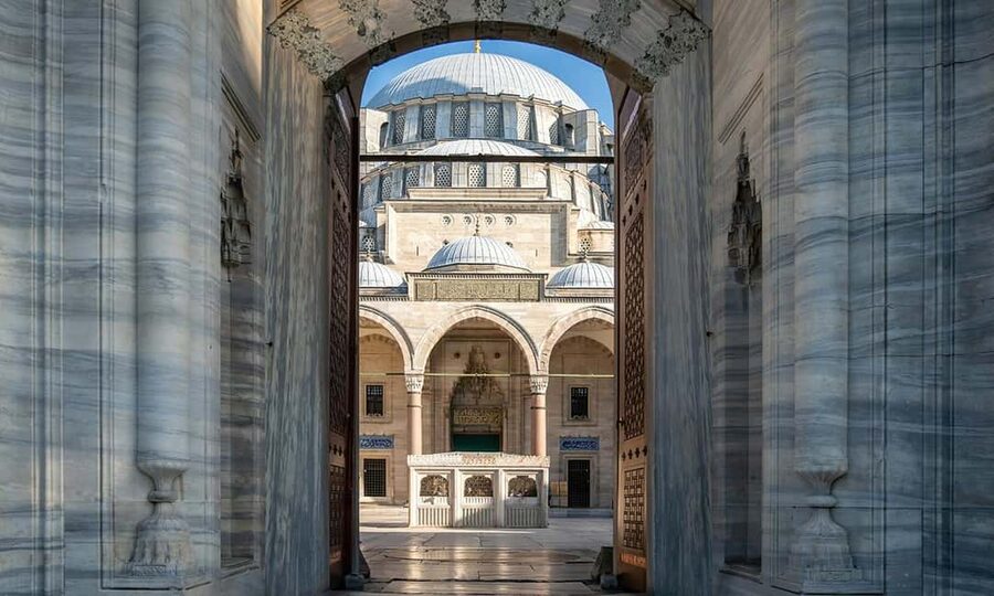 Istanbul: Blue Mosque Guided Tour & Süleymaniye Audio Guide - Blue Mosque in One Hour: What the Guide Actually Helps With