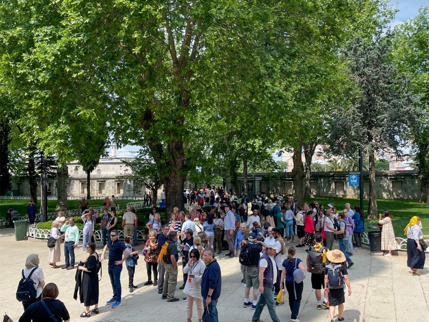 Istanbul Blue Mosque Guided Tour - Meeting Point in Sultanahmet Square: Finding Your Guide