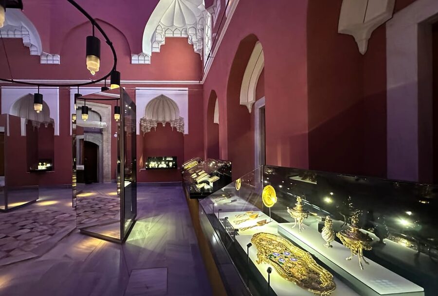 Istanbul: Blue Mosque, Hagia Sofia & Topkapi Palace Day Tour - Sultans’ Tombs: sarcophagi and family stories