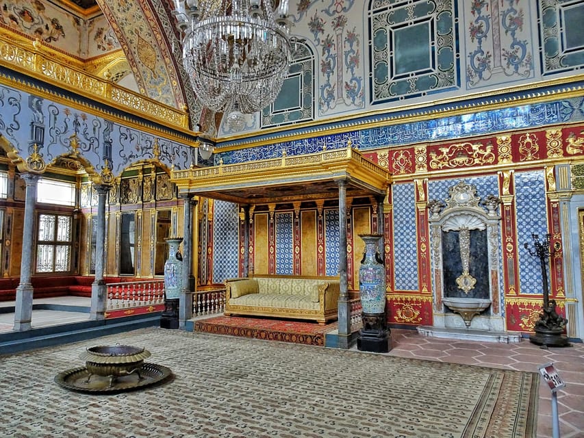 Istanbul: Blue Mosque, Hagia Sofia & Topkapi Palace Day Tour - Grand Bazaar: shopping without losing your time to the maze
