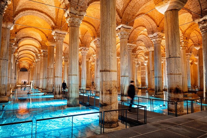 Istanbul: Blue Mosque, Hagia Sophia & Basilica Cistern Tour - Hagia Sophia: mosaics and calligraphy in one impossible space