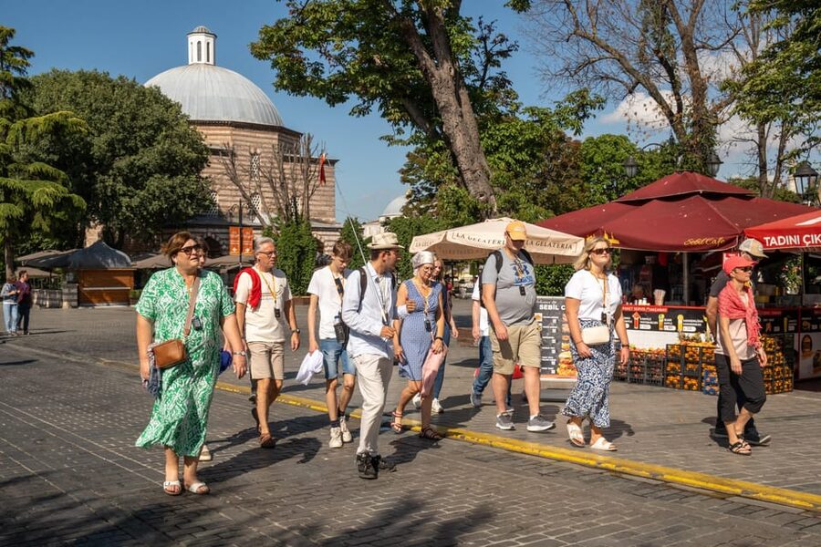 Istanbul: Blue Mosque & Hagia Sophia Guided Tour w/ Tickets - Hippodrome stop: the political stage behind the photos