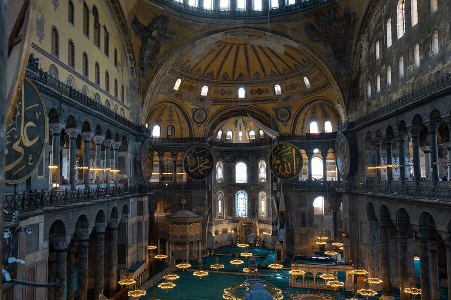 Istanbul: Blue Mosque & Hagia Sophia Guided Tour w/ Tickets - Hagia Sophia: the cathedral-to-mosque story told in a way that sticks