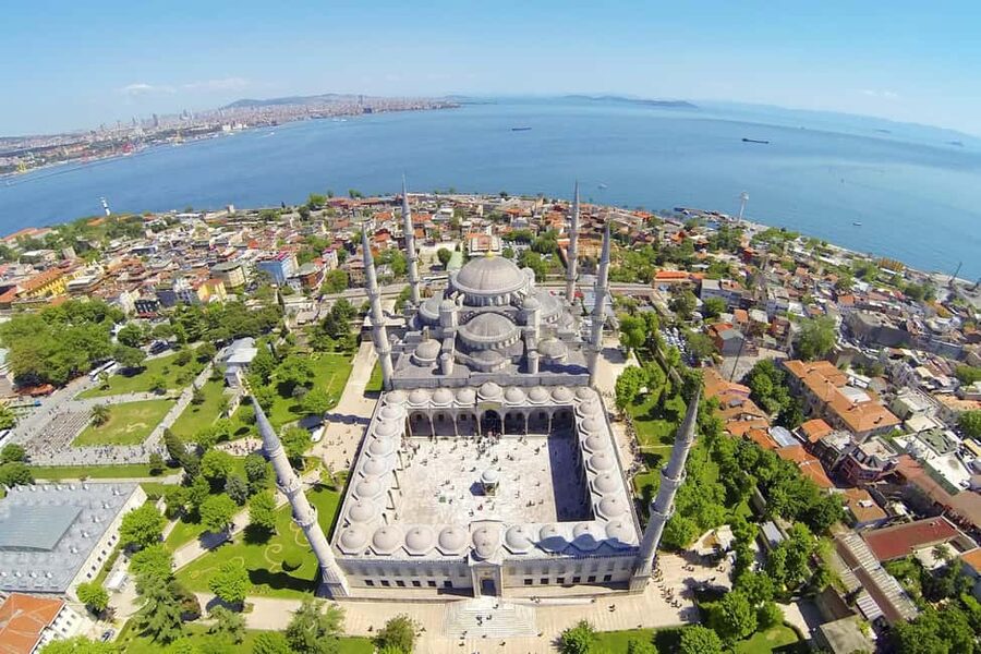 Istanbul: Blue Mosque, Hagia Sophia, & Old Town Walking Tour - Blue Mosque (Sultan Ahmed Mosque): Priority entry and the blue-tile effect