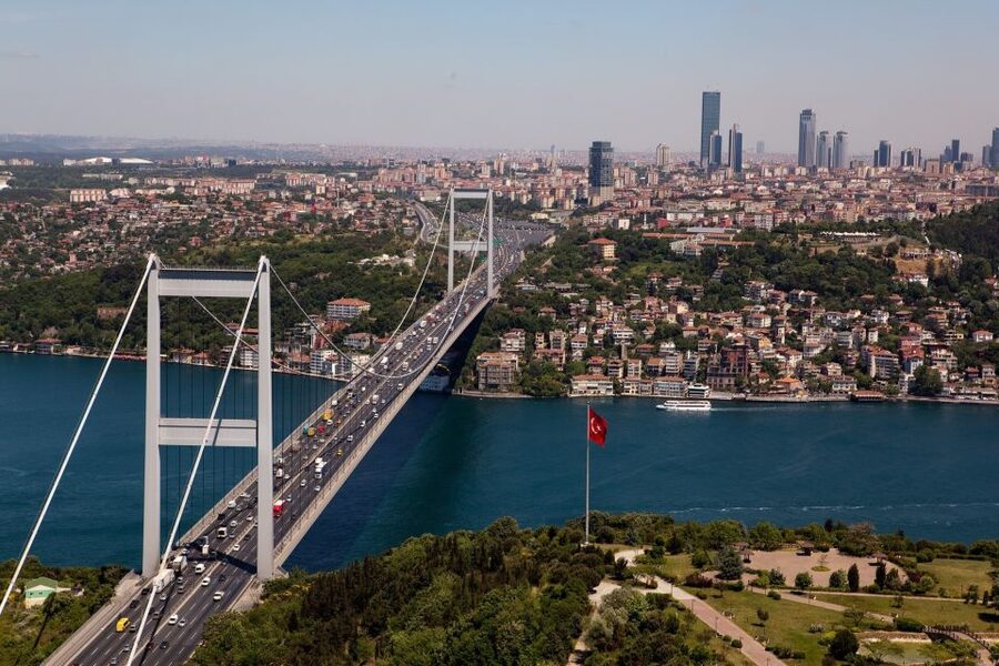Istanbul: Bosphorus and Golden Horn Boat Tour with Guide - Key highlights worth the time