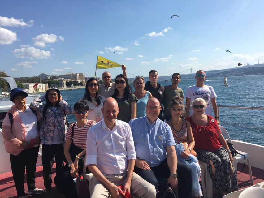 Istanbul: Bosphorus and Golden Horn Boat Tour with Guide - Bosphorus Strait: Spotting Dolmabahçe, Beylerbeyi, and Çırağan