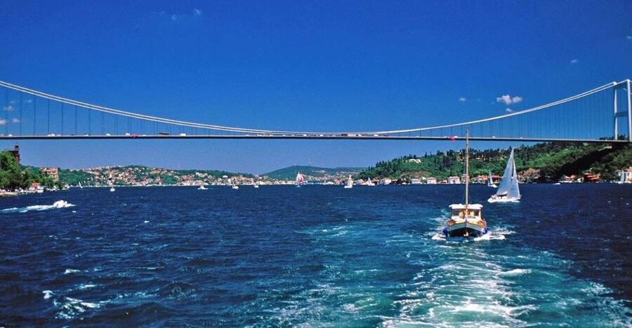 Istanbul: Bosphorus and Golden Horn Sightseeing Boat Tour - Bosphorus views: palaces, bridges, and the best angle on the skyline