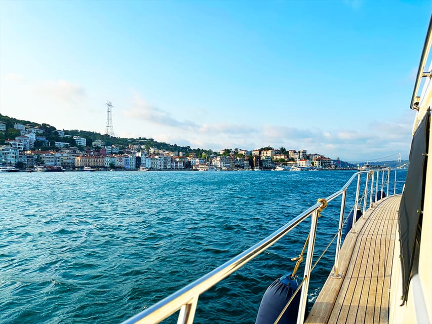 Istanbul: Bosphorus and Golden Horn Sunset Yacht Cruise - Maiden’s Tower, Topkapı, and Galata from the waterline