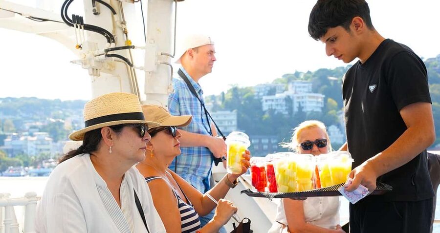 Istanbul: Bosphorus and Golden Horn Tour with Live Guide - Golden Horn and the Waterfront Sights You’ll Actually See