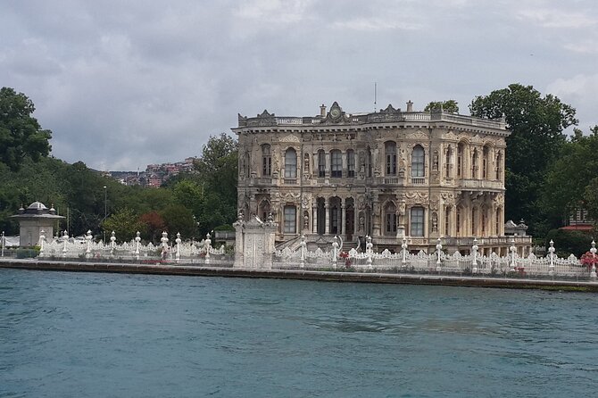 Istanbul Bosphorus and Two Continents Tour - The Asian side drive: yalı waterfronts, Beylerbeyi Palace, and Çamlıca Hill