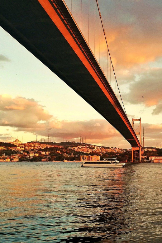 Istanbul: Bosphorus Boat Cruise - Rumeli Fortress and the 1,600-year-old walls: why the hills matter