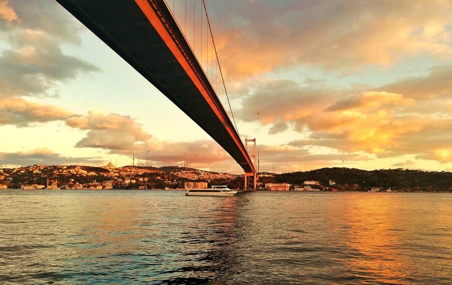 Istanbul: Bosphorus Boat Cruise - Onboard experience: the guide, the captain, and the tempo