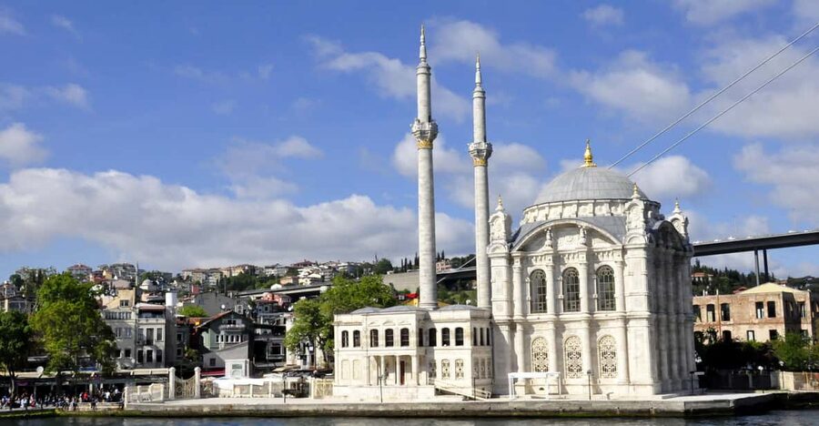 Istanbul: Bosphorus Boat Cruise - From Ahırkapı İskelesi to Dolmabahçe Palace: the route kicks off fast