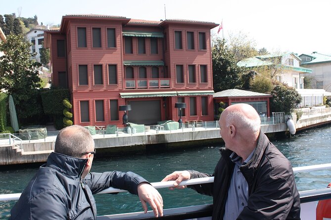 Istanbul Bosphorus Boat Tour and Golden Horn Cruise Day or Sunset - Maiden’s Tower and the Topkapı/Sarayburnu coastline