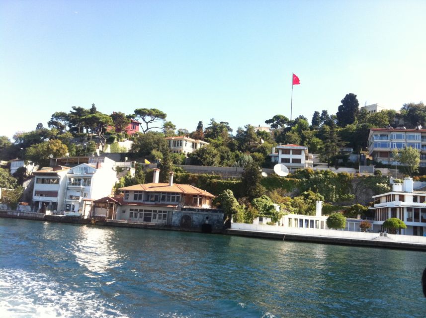 Istanbul: Bosphorus Boat Tour and Two Continents with Lunch - Turkish lunch and Camlica Hill: where the views do the talking