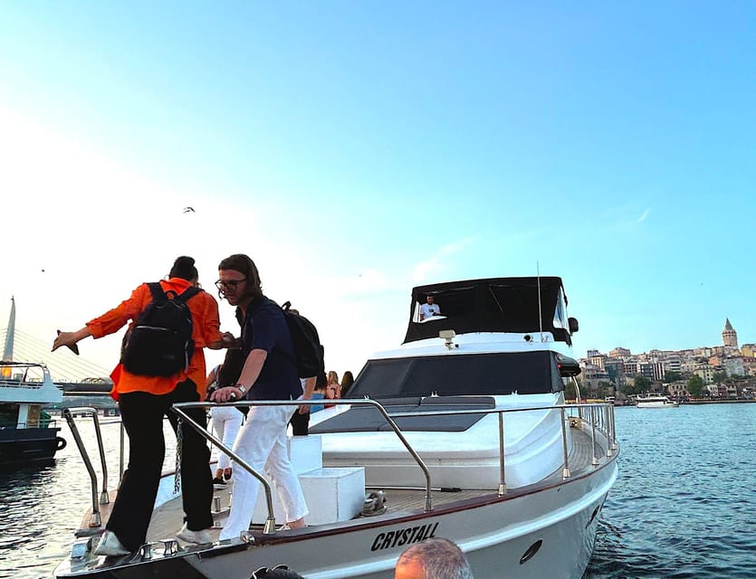 Istanbul: Bosphorus Cruise by Luxury Yacht - Photos, breeze, audio in 6 languages, and onboard snacks
