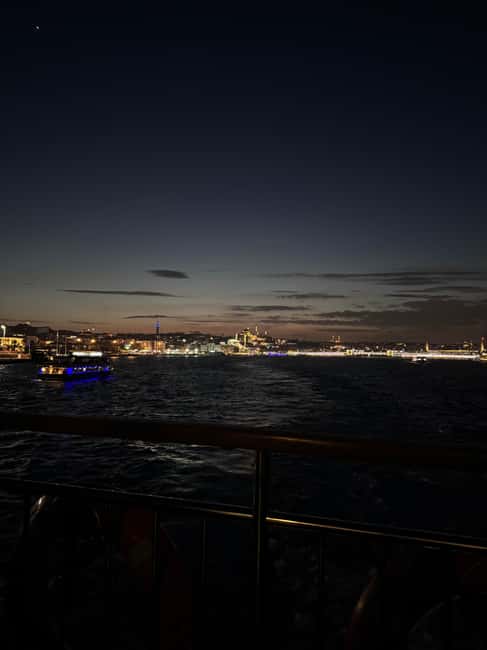 Istanbul: Bosphorus Cruise By Night - Mid-Cruise Views: Bosphorus Strait Photo Moment