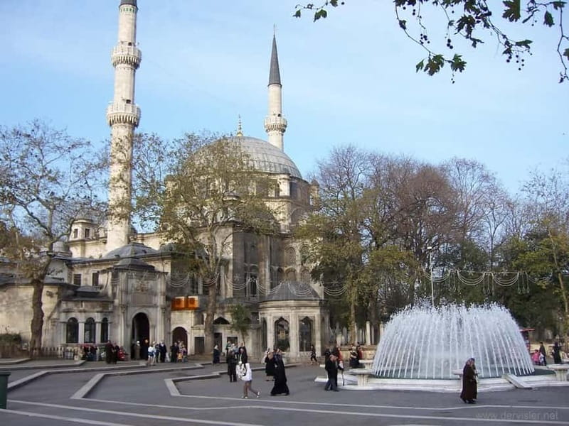 Istanbul: Bosphorus Cruise, Golden Horn, & Pierre Loti Hill - Eyüp Sultan Mosque and Abu Ayyub al-Ansari: Ottoman coronation isn’t just a fact, it’s a feeling