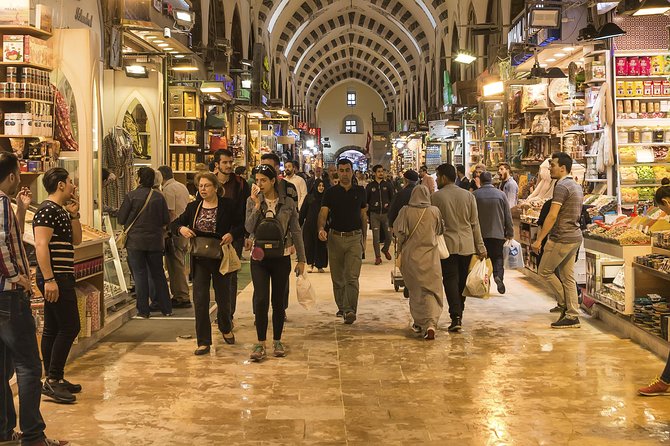 Istanbul: Bosphorus Cruise Tour - The smart mix: Spice Bazaar + a Bosphorus cruise that includes the Golden Horn