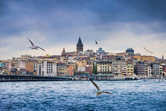 Istanbul: Bosphorus Cruise Tour - Rüstem Pasha Mosque: small footprint, big impact