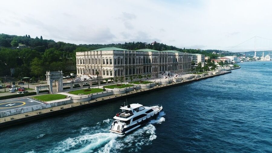 Istanbul: Bosphorus Cruise with Stopover on the Asian Side - From Dolmabahçe to the water: why this cruise is smart sightseeing
