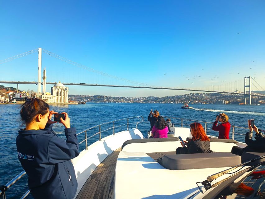 Istanbul: Bosphorus Cruise with Stopover on the Asian Side - Dolmabahçe to Ortaköy: the Bosphorus shoreline in “real time”