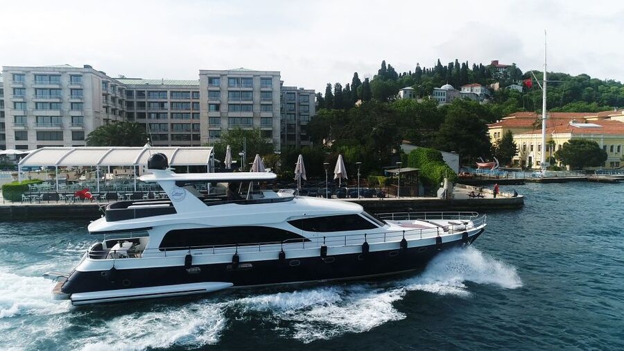 Istanbul: Bosphorus Cruise with Stopover on the Asian Side - Bridges and fortresses: where Istanbul’s geography becomes the story