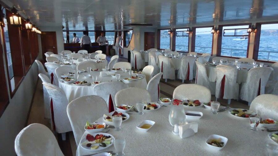 Istanbul Bosphorus Dinner Cruise &Entertainment hotel pickup - Romany and Anatolian dance/music: best moment or just a quick stop?