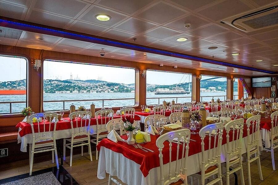 Istanbul Bosphorus Dinner Cruise &Entertainment hotel pickup - Crowd factor and pacing: when the night feels rushed