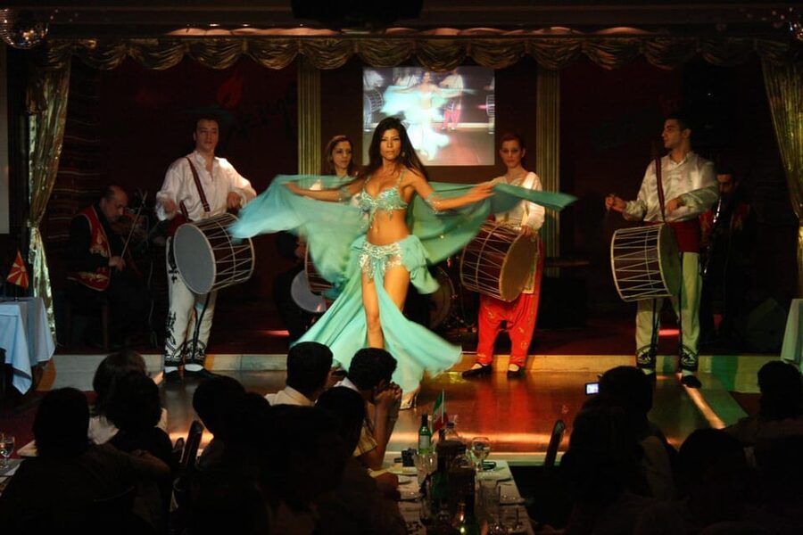 Istanbul: Bosphorus Dinner Cruise Incl. Drinks with Transfer - Photo time and practical viewing spots