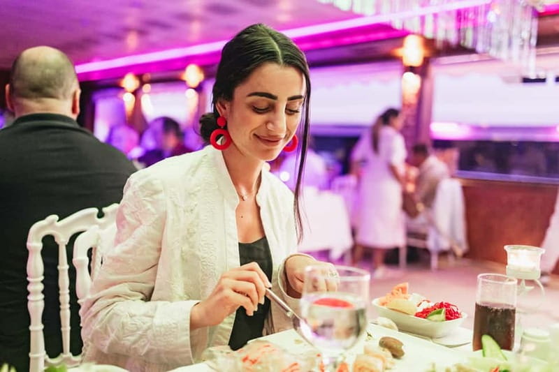 Istanbul: Bosphorus Dinner Cruise & Show with Private Table - The 3-course dinner menu: what’s on the plate