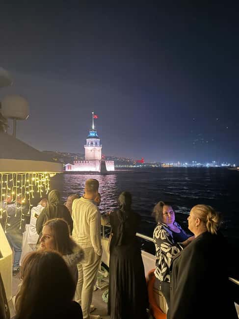 İstanbul:Bosphorus Dinner Cruise & Soft and Alcohol Drinks - Food on a Yacht: How the Dinner Experience Fits the Evening