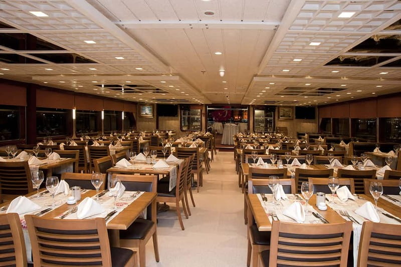 Istanbul: Bosphorus Dinner Cruise & Turkish Night Show - The Turkish Night Show: Music, Dance, and Audience Energy