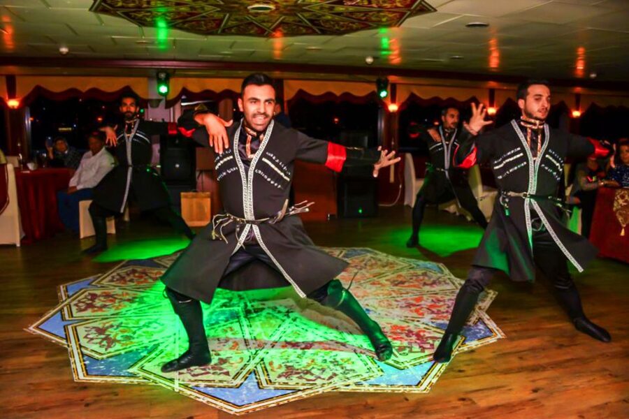 Istanbul: Bosphorus Dinner Cruise w/ Drinks & Entertainment - Languages and service style: what helps you feel taken care of
