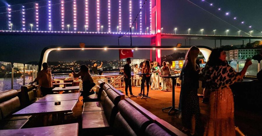 Istanbul: Bosphorus Dinner Cruise w/ Drinks & Entertainment - Bridges and fortresses: Bosphorus crossing moments you can’t miss