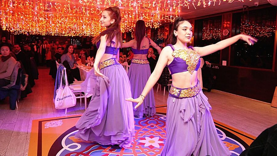Istanbul: Bosphorus Dinner Cruise with Drinks & Turkish Show - Practical tips so your night stays fun