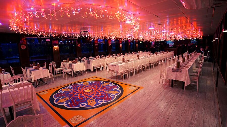 Istanbul: Bosphorus Dinner Cruise with Drinks & Turkish Show - A 3-hour cruise that’s really about the evening flow
