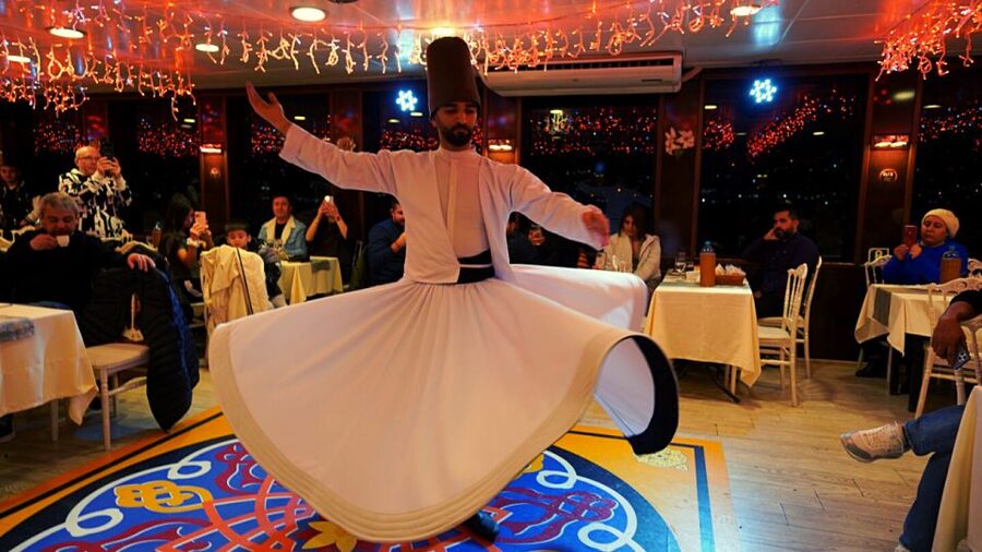 Istanbul: Bosphorus Dinner Cruise with Drinks & Turkish Show - Price value: what $45 buys you in Istanbul