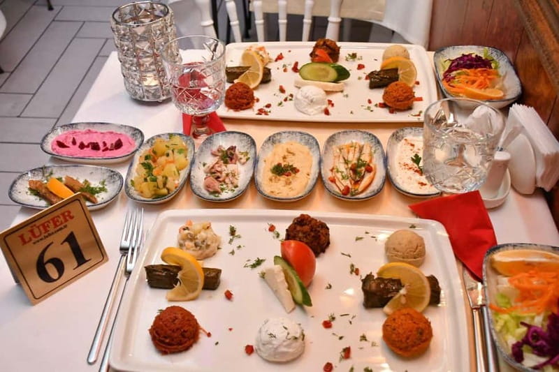 Istanbul: Bosphorus Dinner Cruise with Live Entertainment - Live Entertainment: Turkish Dance, Belly Dancing, and DJ Energy