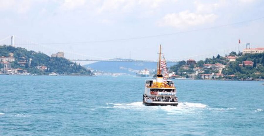 Istanbul: Bosphorus Dinner Cruise with Private Table & Show - Night on the Bosphorus: What This 3.5-Hour Cruise Really Feels Like