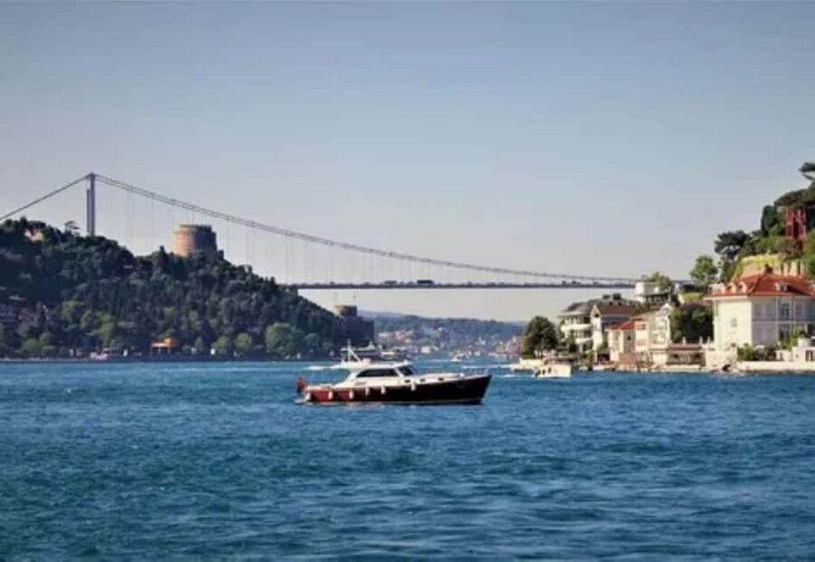 Istanbul Bosphorus Dinner Cruise with Turkish Night - Choosing Your Bosphorus Time Slot: Sunrise, Daytime Pirate, or Evening Turkish Night