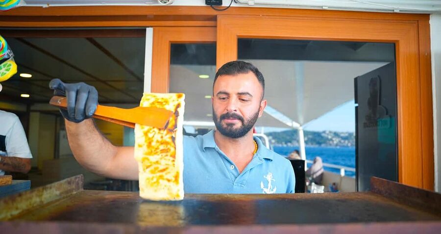 Istanbul: Bosphorus & Golden Horn Cruise Daytime or Sunset - A Bosphorus + Golden Horn cruise makes Istanbul easier