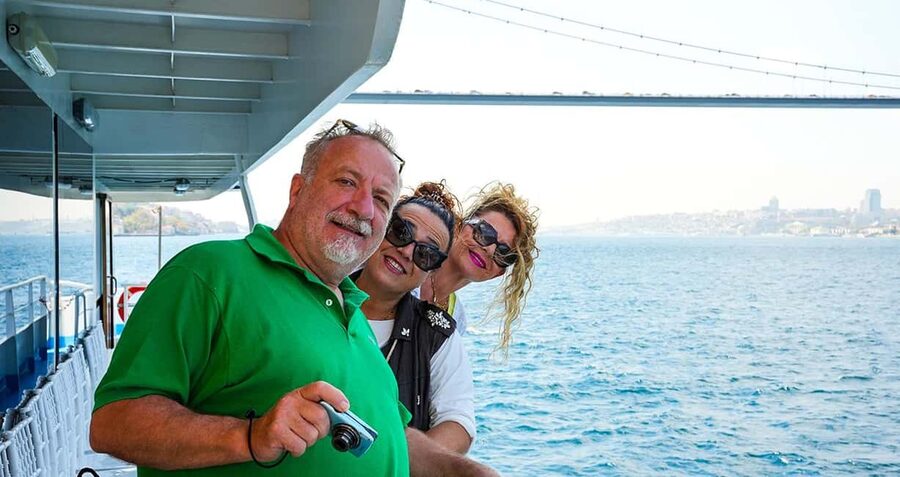 Istanbul: Bosphorus & Golden Horn Cruise Daytime or Sunset - Golden Horn views: Hagia Sophia, Topkapi, towers, and Maiden’s Tower