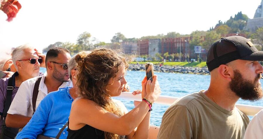 Istanbul: Bosphorus & Golden Horn Cruise Daytime or Sunset - Sunset option: how the light changes the whole city