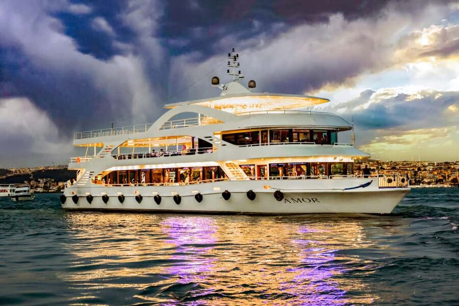 Istanbul: Bosphorus Lunch Cruise with Guide & Drinks - What’s served for lunch on board (and what you should expect)