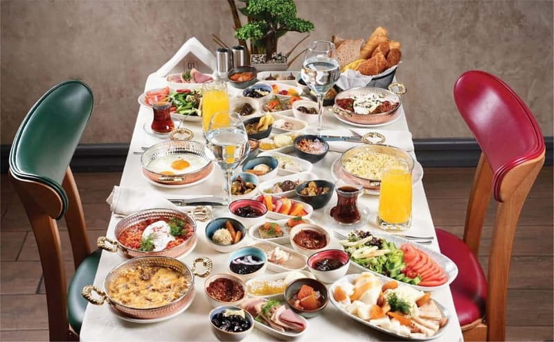 Istanbul: Bosphorus Morning Cruise with Breakfast - On the Water: How the Cruise Shows Europe Meets Asia